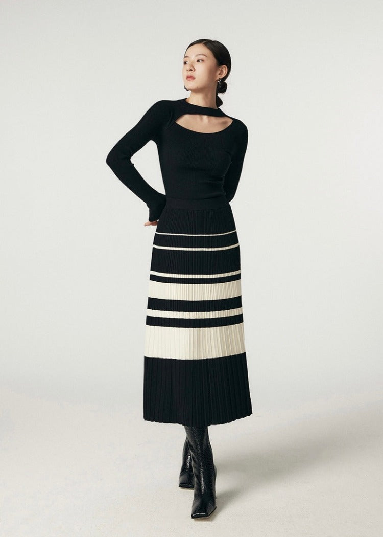 Pleated Knit Skirt